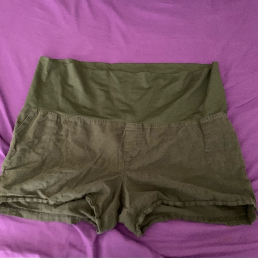 Isabel maternity shorts